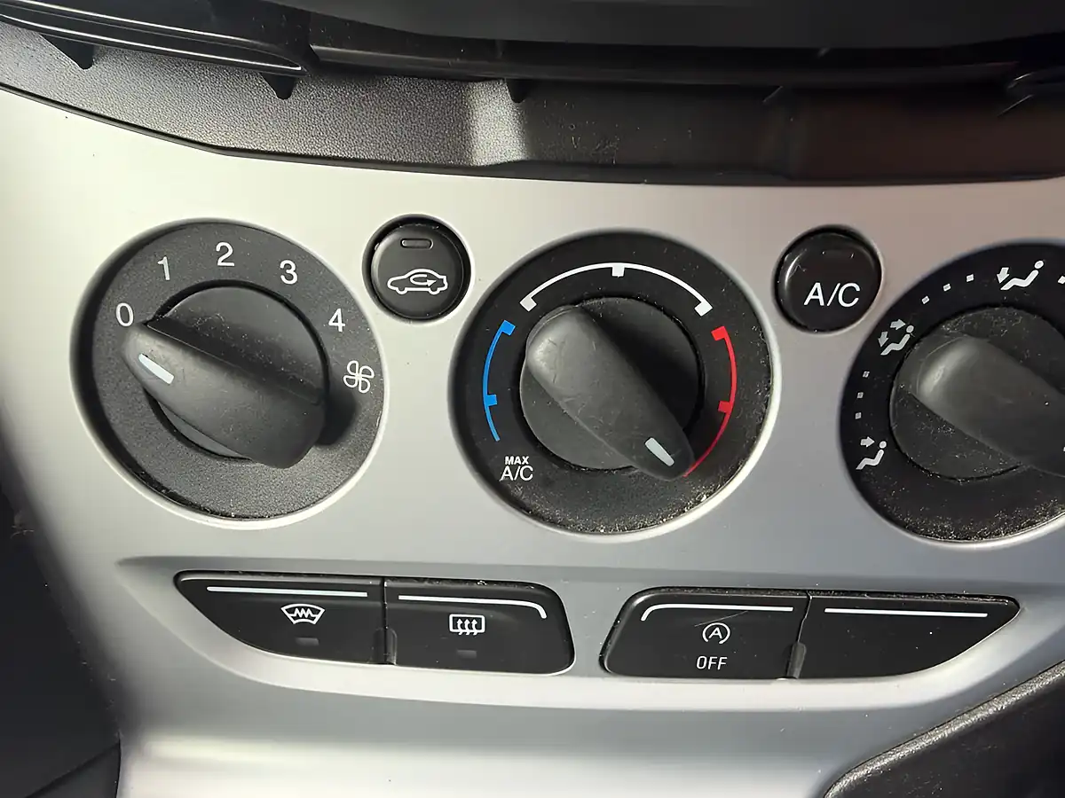 Used 2012 Ford Focus Zetec Black - Interior and Exterior details 20