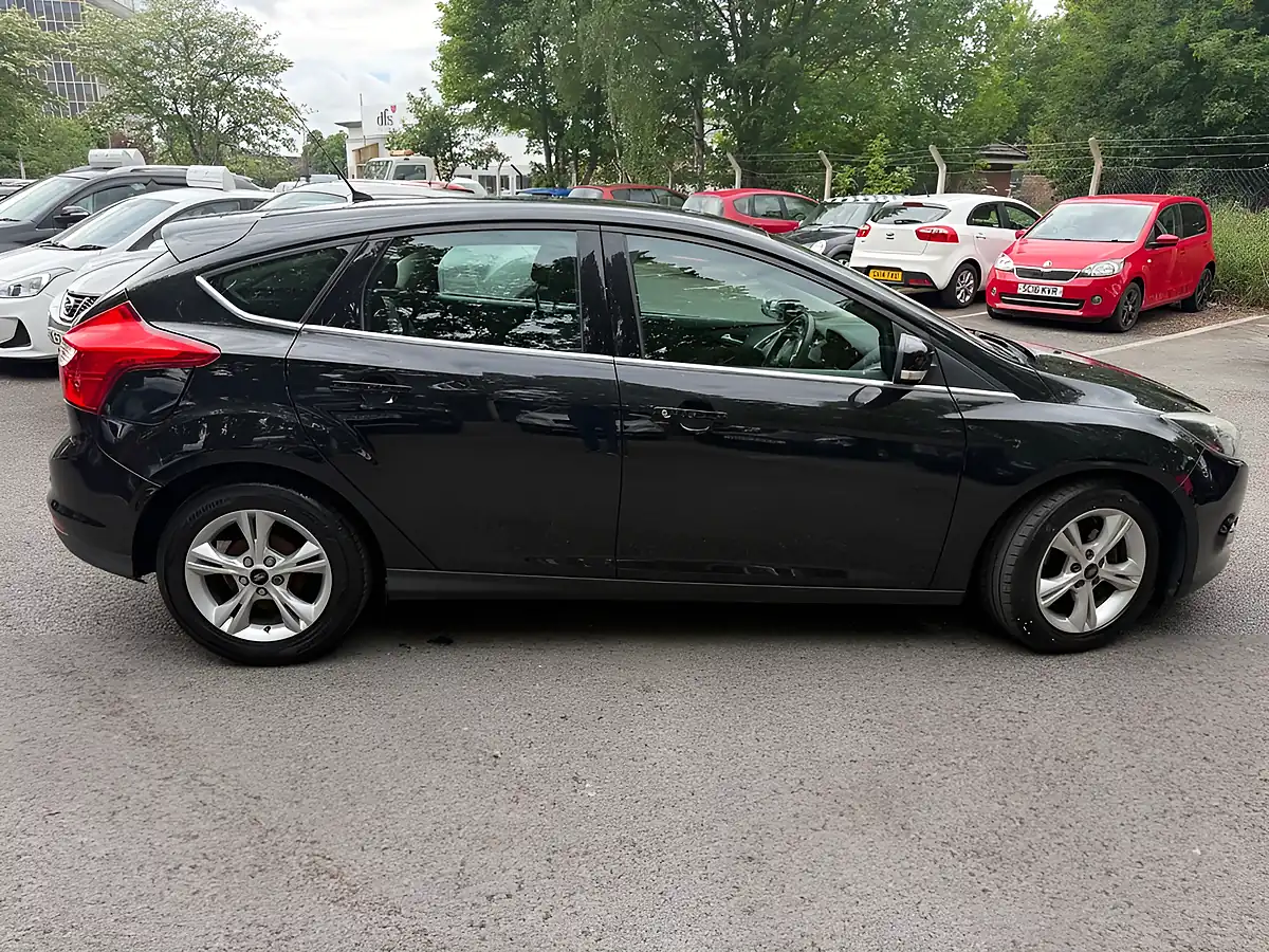 Used 2012 Ford Focus Zetec Black - Interior and Exterior details 7