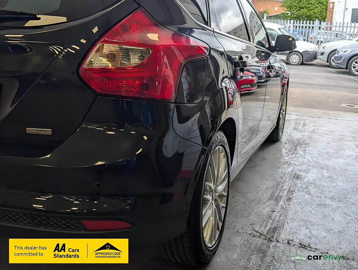 Used 2012 Ford Focus Zetec Black - Interior and Exterior details 10