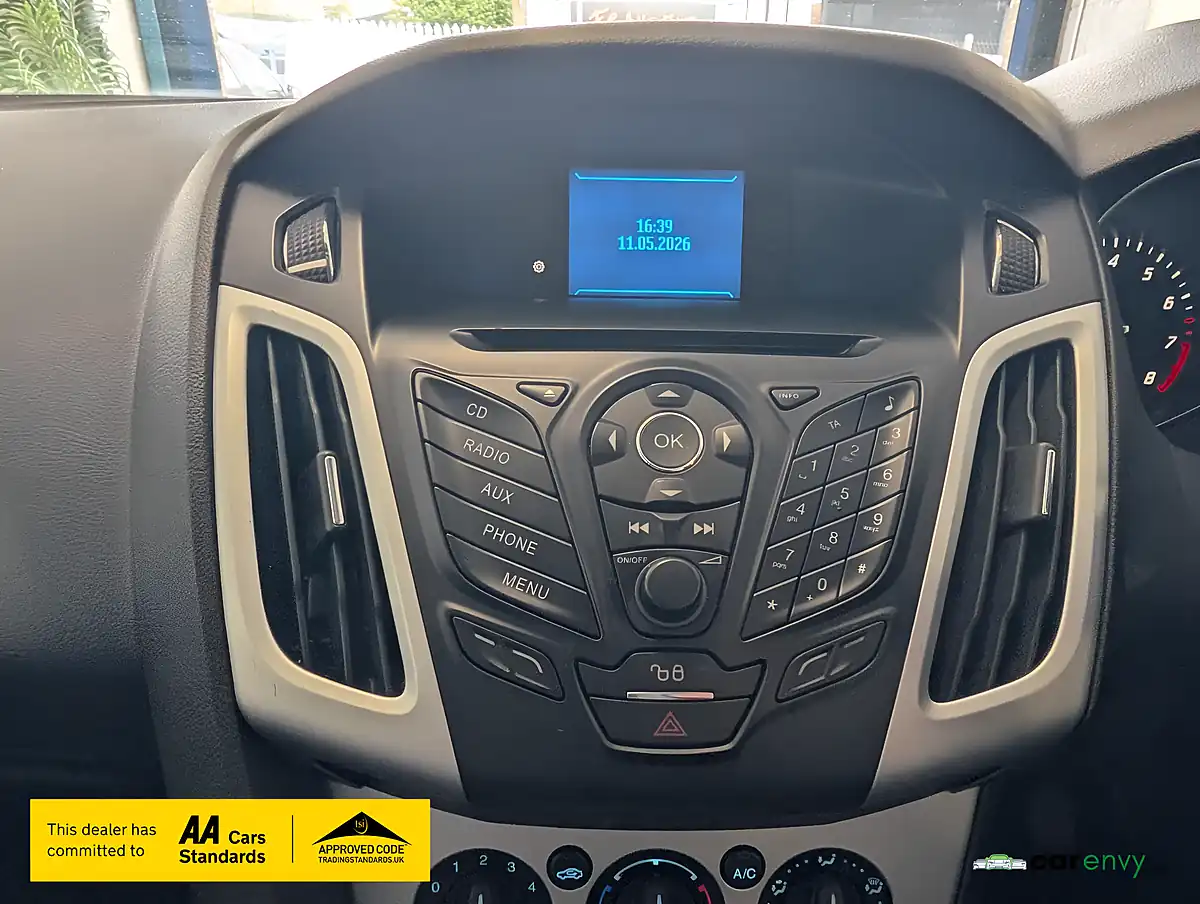 Used 2012 Ford Focus Zetec Black - Interior and Exterior details 17