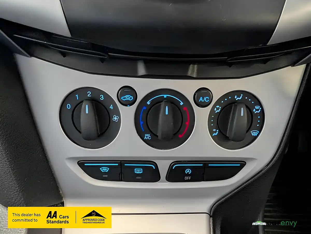 Used 2012 Ford Focus Zetec Black - Interior and Exterior details 18