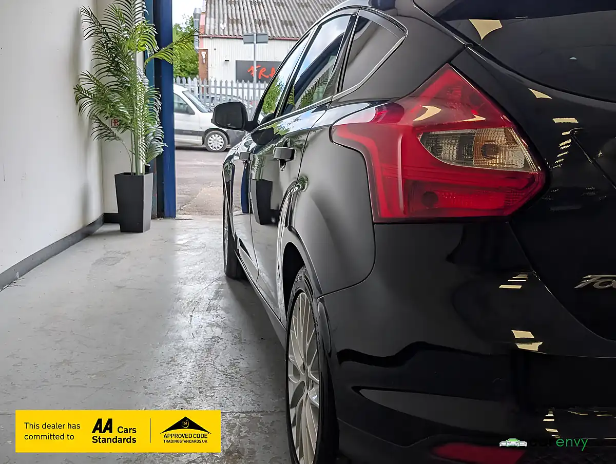 Used 2012 Ford Focus Zetec Black - Interior and Exterior details 6