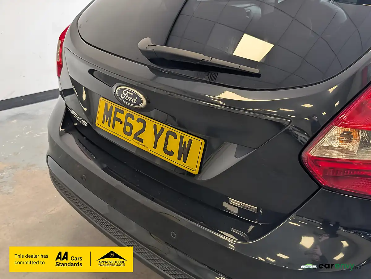 Used 2012 Ford Focus Zetec Black - Interior and Exterior details 9