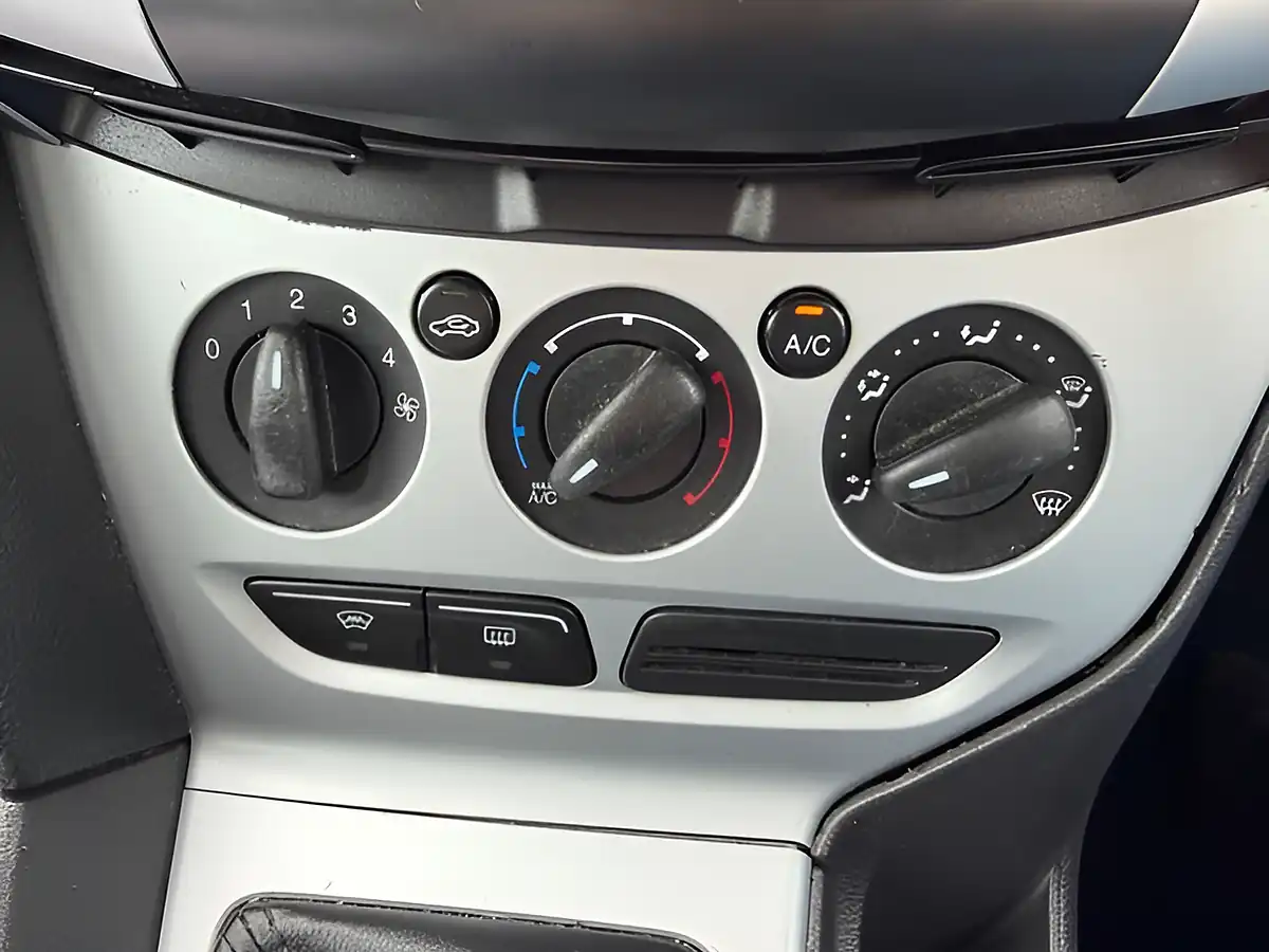 Used 2012 Ford Focus Zetec Black - Interior and Exterior details 11