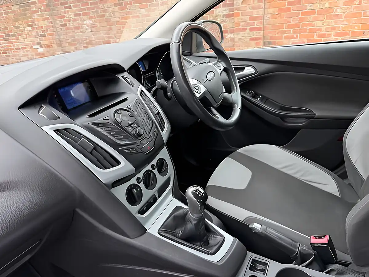 Used 2012 Ford Focus Zetec Black - Interior and Exterior details 15