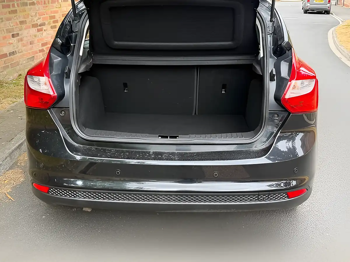Used 2012 Ford Focus Zetec Black - Interior and Exterior details 17