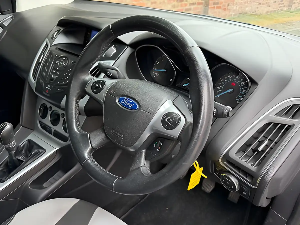 Used 2012 Ford Focus Zetec Black - Interior and Exterior details 6