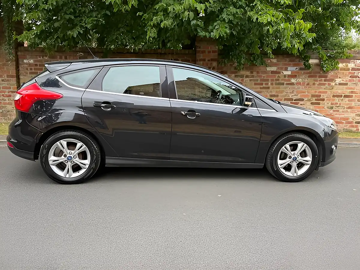 Used 2012 Ford Focus Zetec Black - Interior and Exterior details 7