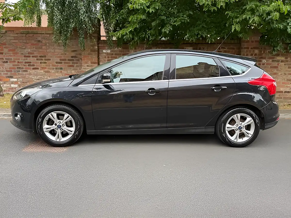 Used 2012 Ford Focus Zetec Black - Interior and Exterior details 8