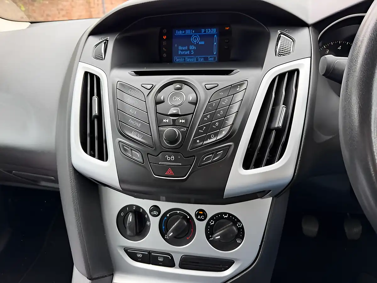 Used 2012 Ford Focus Zetec Black - Interior and Exterior details 9