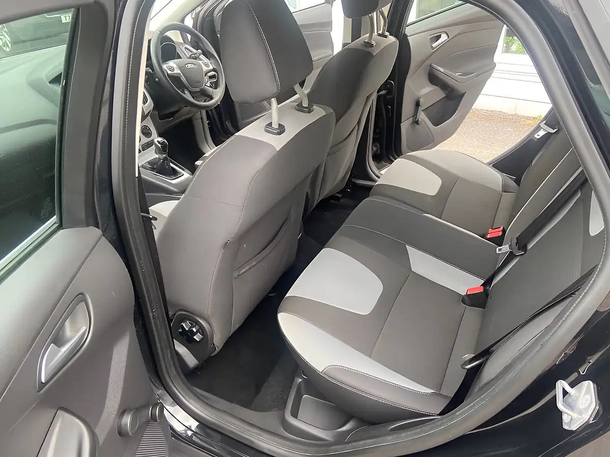 Used 2012 Ford Focus Zetec Black - Interior and Exterior details 12
