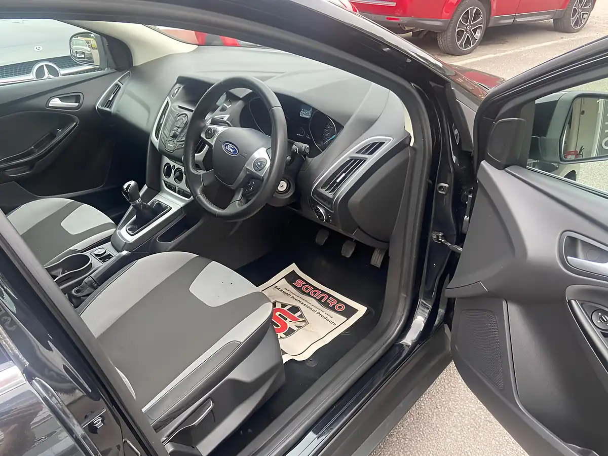 Used 2012 Ford Focus Zetec Black - Interior and Exterior details 14