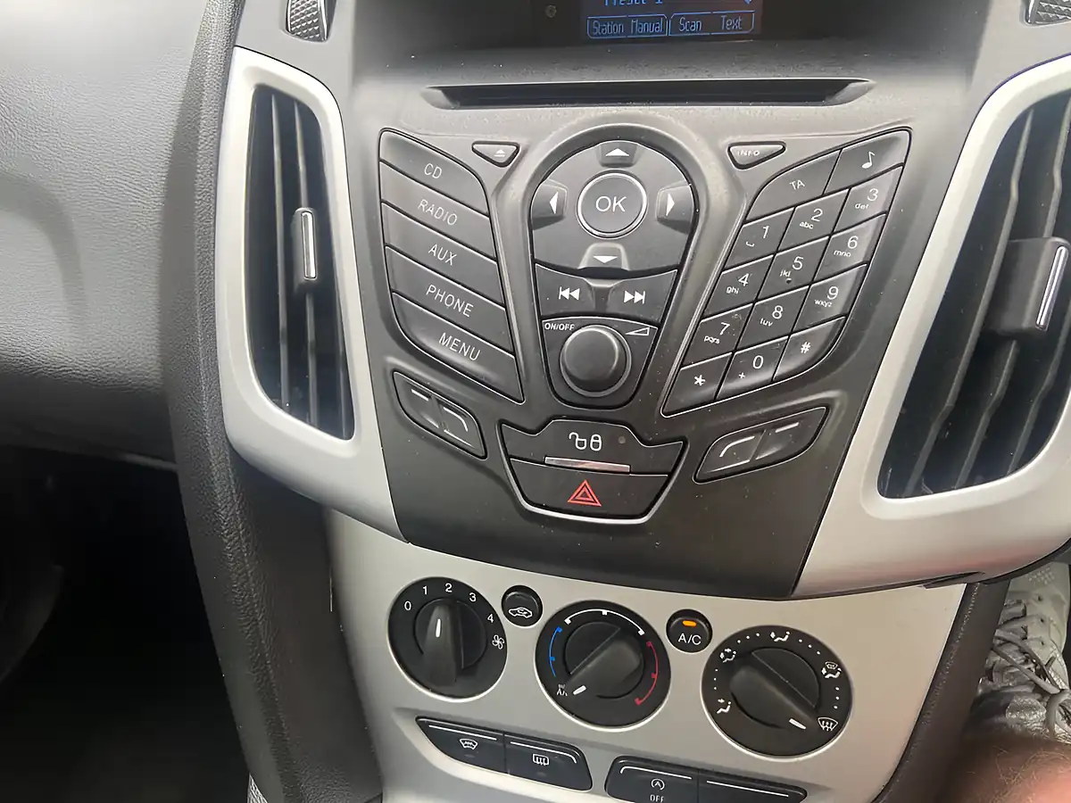 Used 2012 Ford Focus Zetec Black - Interior and Exterior details 18