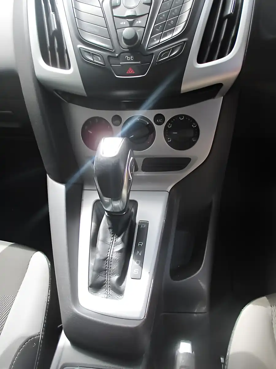 Used 2012 Ford Focus Zetec Est. Grey - Interior and Exterior details 10