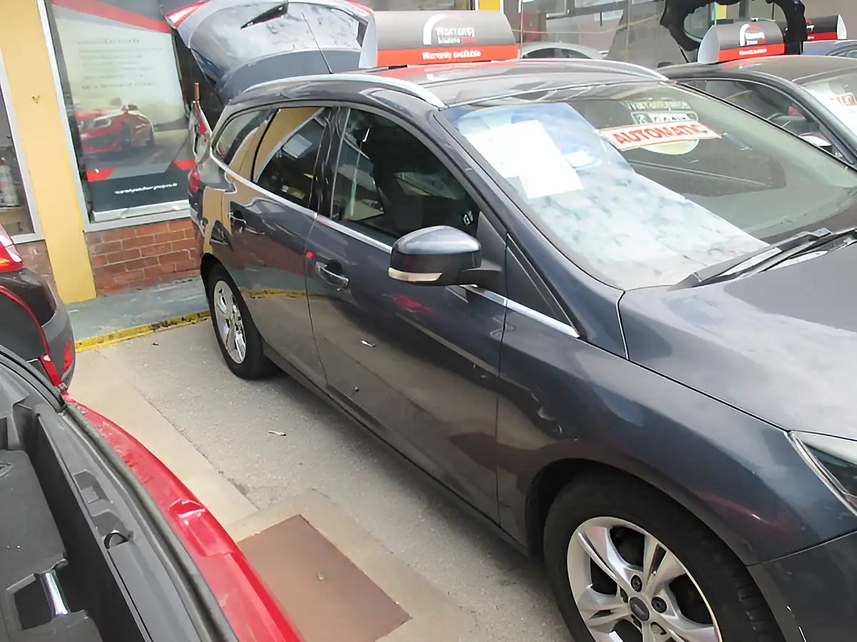 Used 2012 Ford Focus Zetec Est. Grey - Interior and Exterior details 4