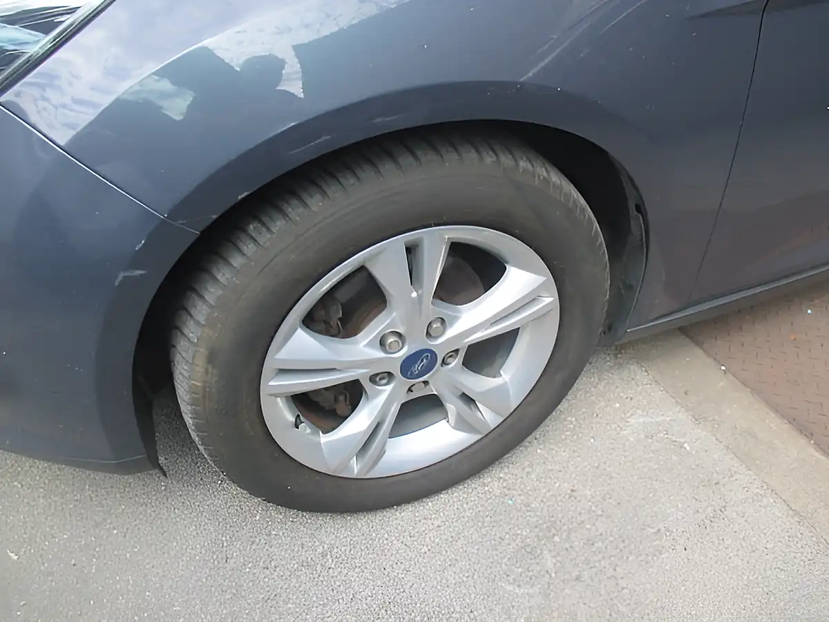 Used 2012 Ford Focus Zetec Est. Grey - Interior and Exterior details 7