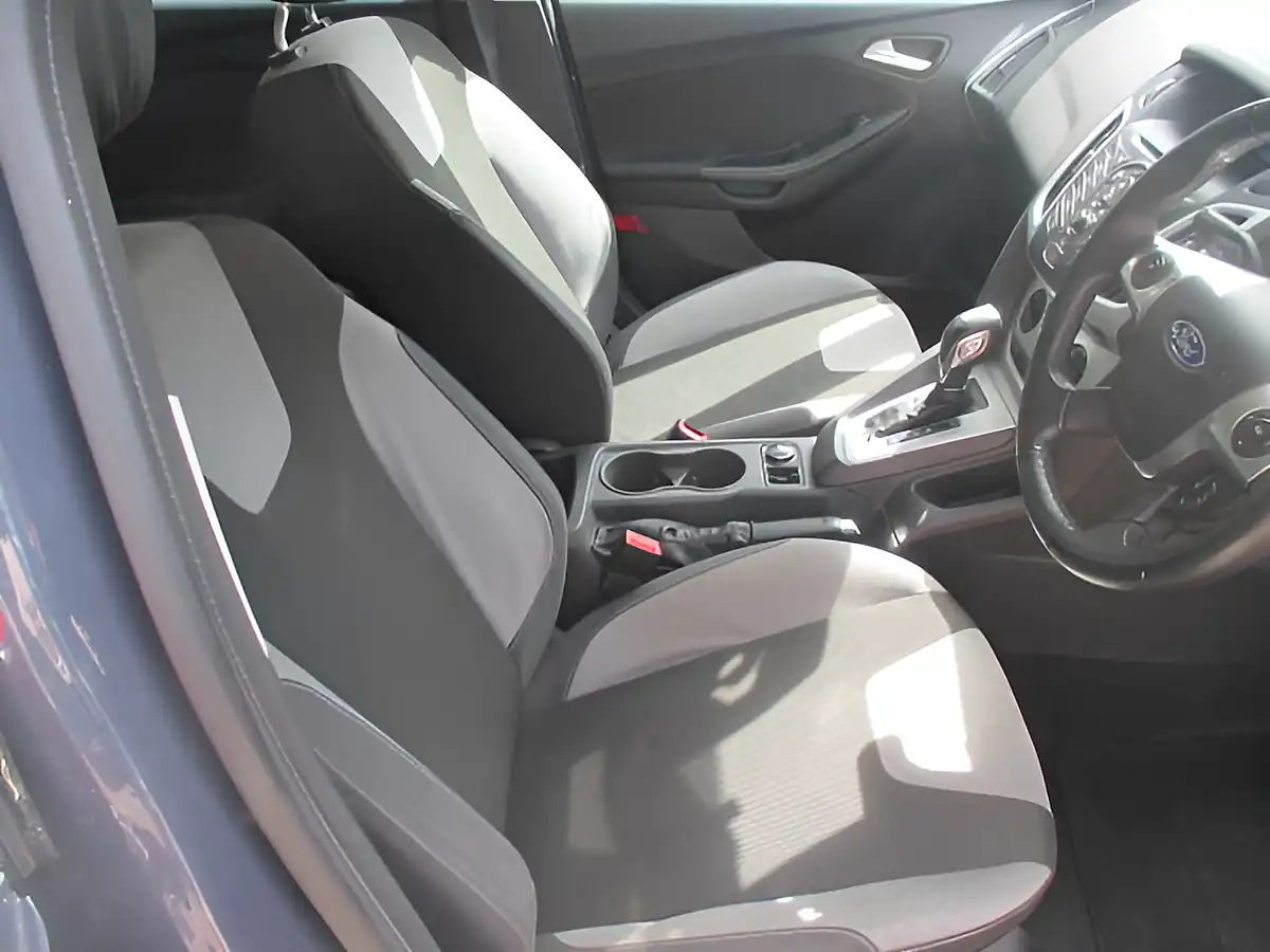 Used 2012 Ford Focus Zetec Est. Grey - Interior and Exterior details 8