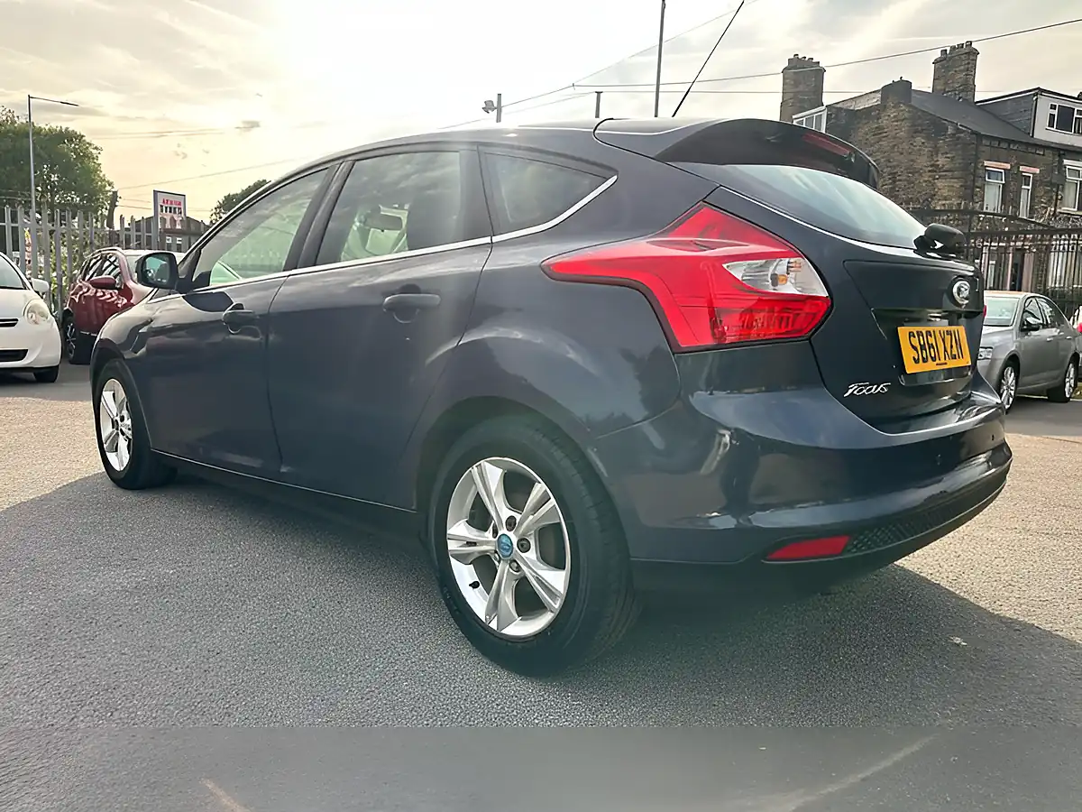 Used 2012 Ford Focus Zetec Grey - Interior and Exterior details 11