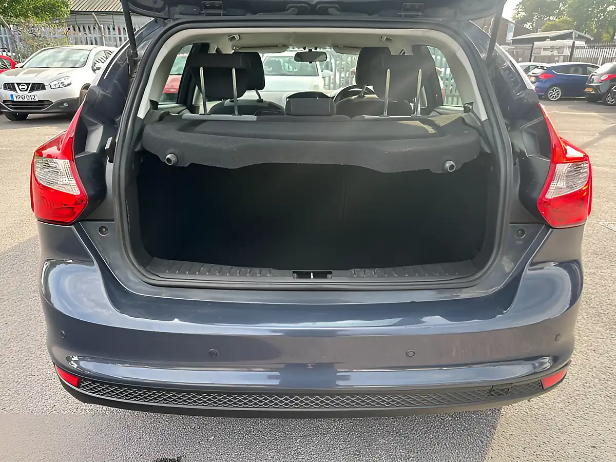 Used 2012 Ford Focus Zetec Grey - Interior and Exterior details 12