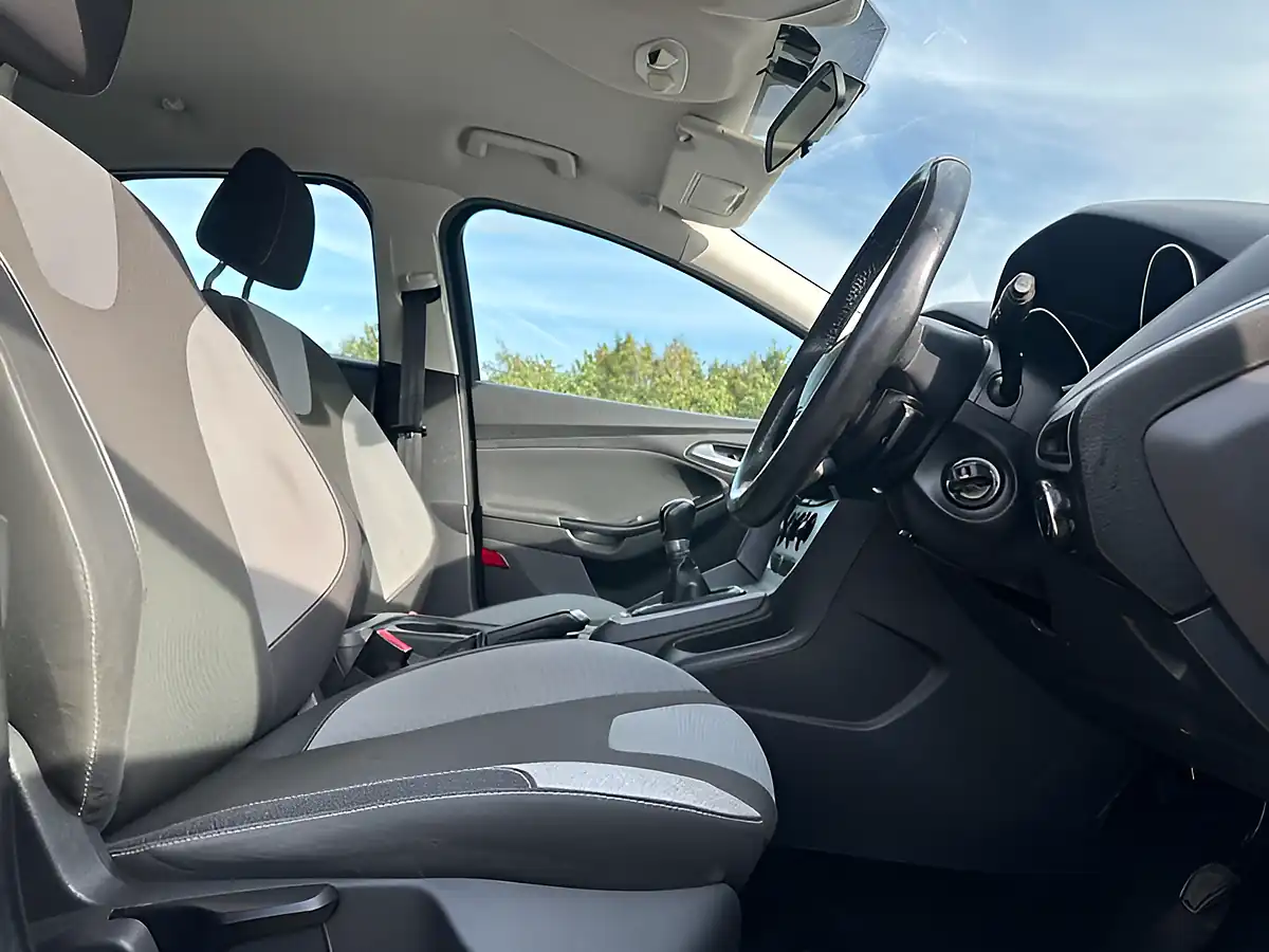Used 2012 Ford Focus Zetec Grey - Interior and Exterior details 14