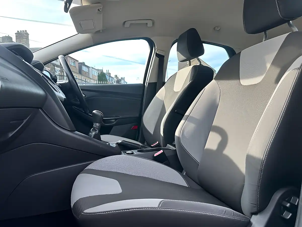 Used 2012 Ford Focus Zetec Grey - Interior and Exterior details 19
