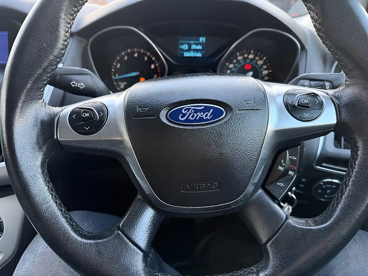 Used 2012 Ford Focus Zetec Red - Interior and Exterior details 10