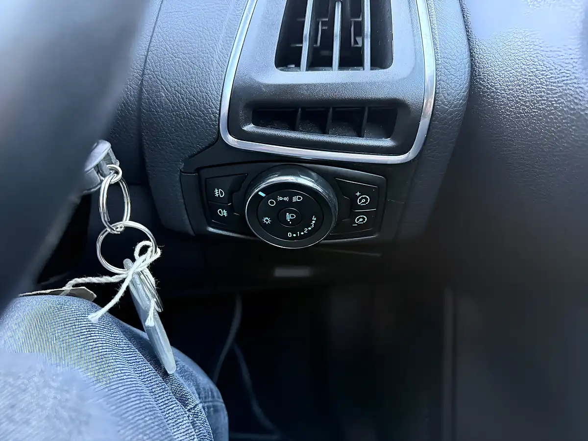 Used 2012 Ford Focus Zetec Red - Interior and Exterior details 11