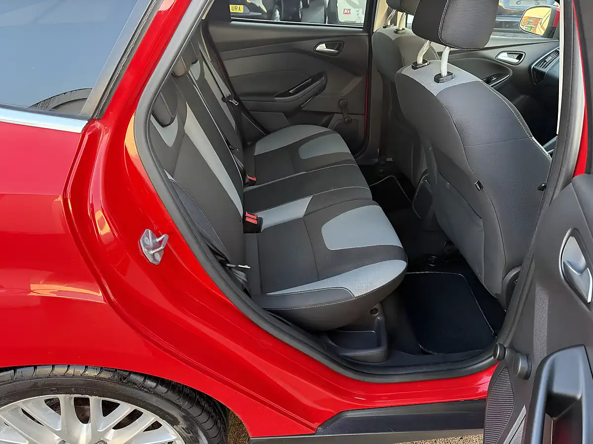 Used 2012 Ford Focus Zetec Red - Interior and Exterior details 14
