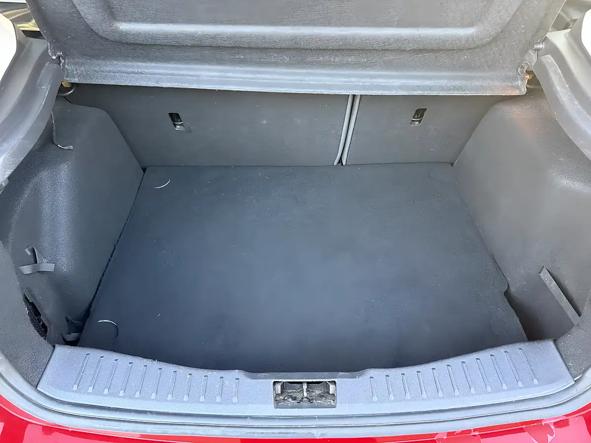 Used 2012 Ford Focus Zetec Red - Interior and Exterior details 16