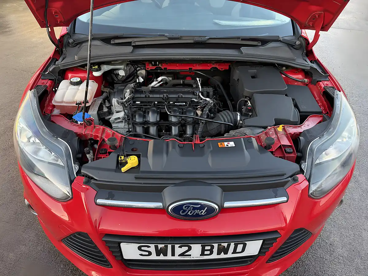 Used 2012 Ford Focus Zetec Red - Interior and Exterior details 17