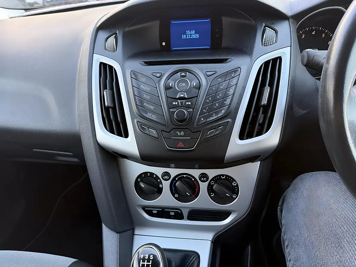 Used 2012 Ford Focus Zetec Red - Interior and Exterior details 9