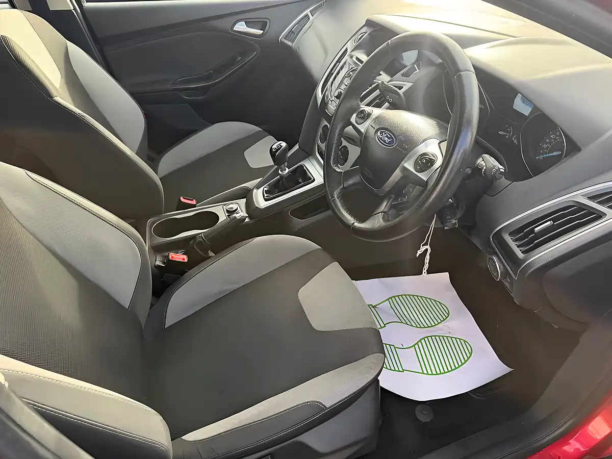 Used 2012 Ford Focus Zetec Red - Interior and Exterior details 11