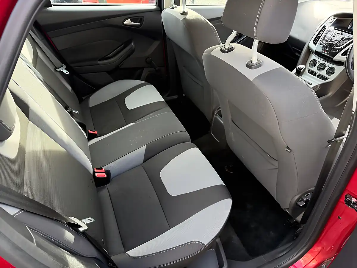 Used 2012 Ford Focus Zetec Red - Interior and Exterior details 15