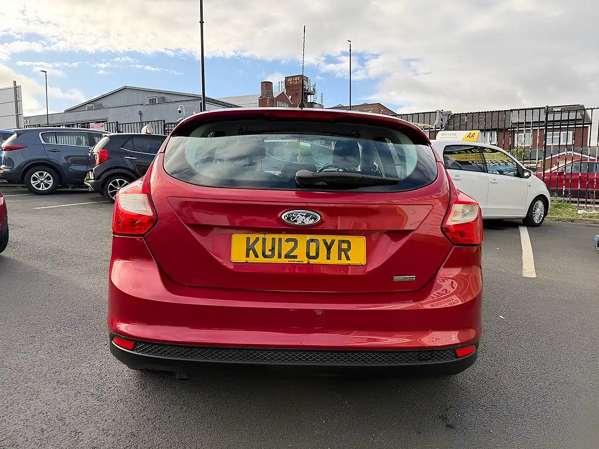 Used 2012 Ford Focus Zetec Red - Interior and Exterior details 16