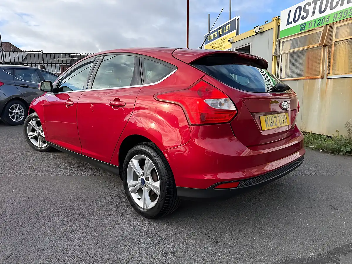 Used 2012 Ford Focus Zetec Red - Interior and Exterior details 17