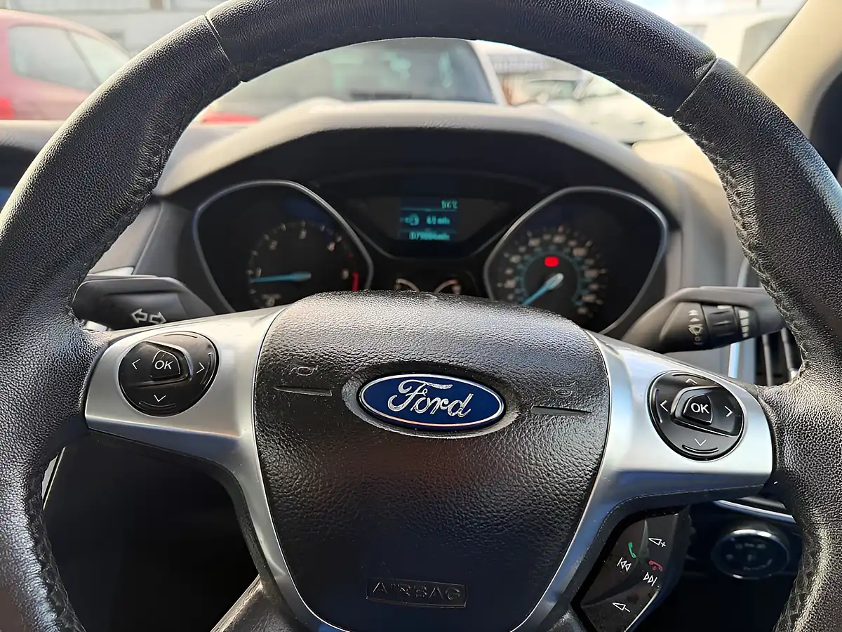 Used 2012 Ford Focus Zetec Red - Interior and Exterior details 5