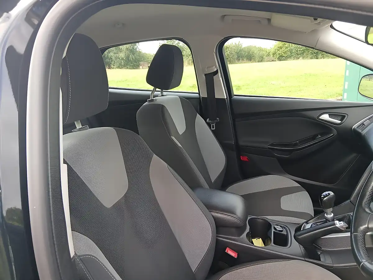 Used 2012 Ford Focus Zetec S Black - Interior and Exterior details 19