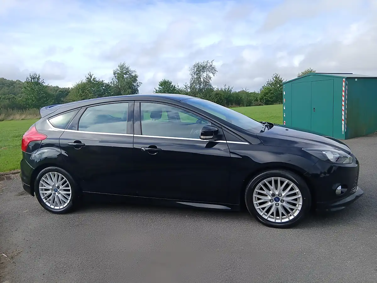 Used 2012 Ford Focus Zetec S Black - Interior and Exterior details 7
