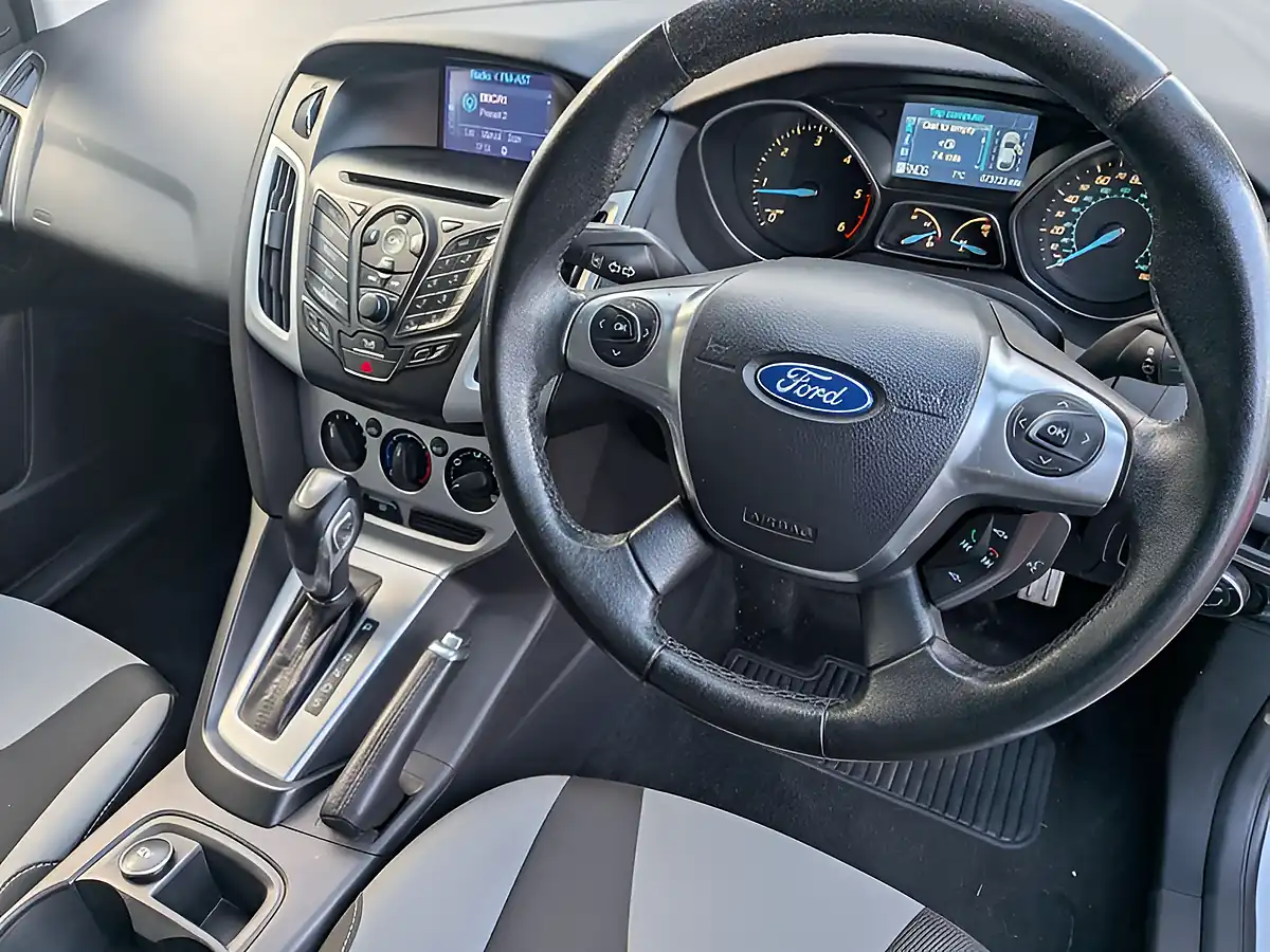 Used 2012 Ford Focus Zetec S White - Interior and Exterior details 11