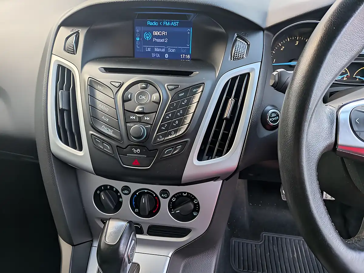 Used 2012 Ford Focus Zetec S White - Interior and Exterior details 12