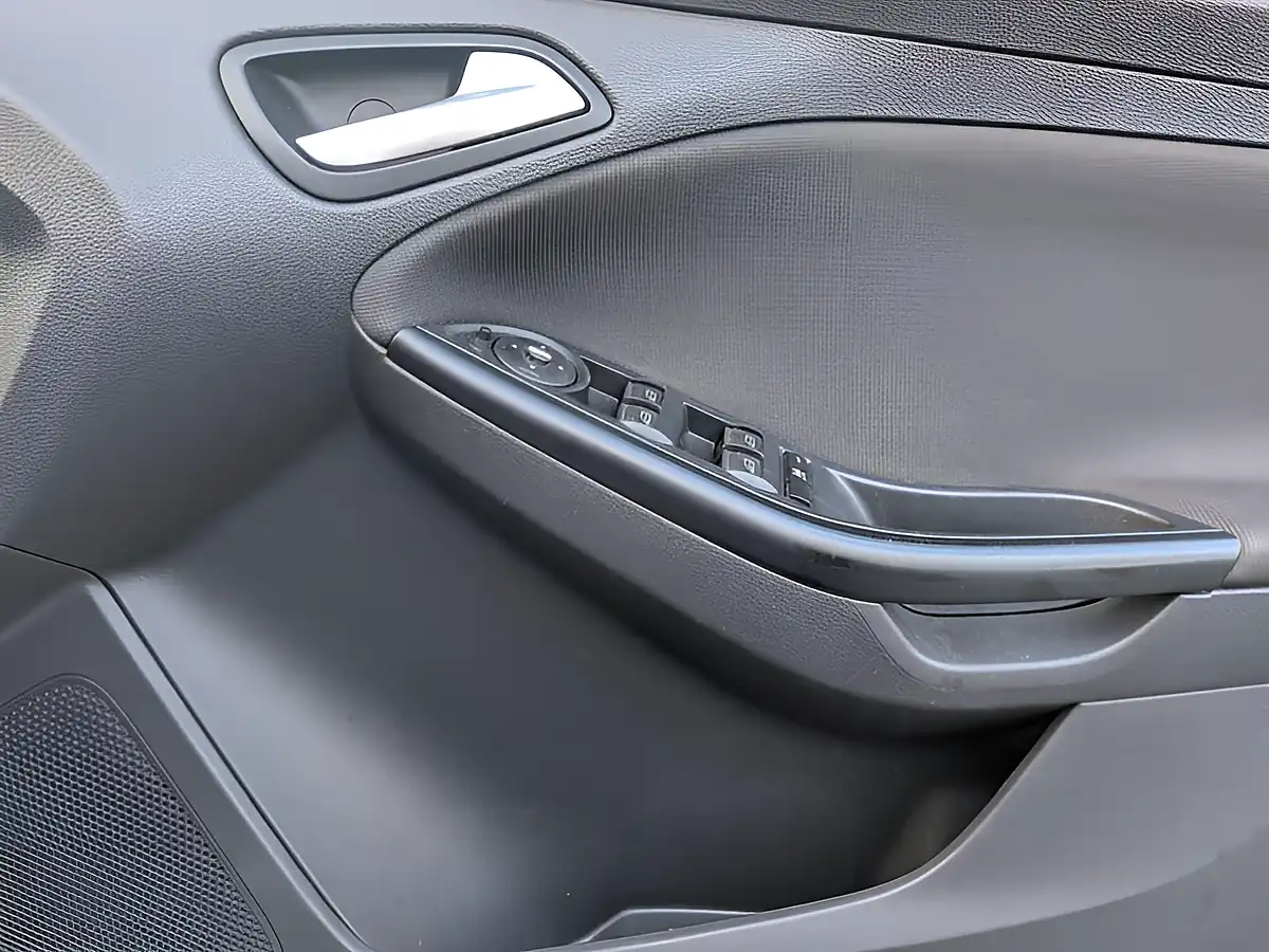Used 2012 Ford Focus Zetec S White - Interior and Exterior details 17