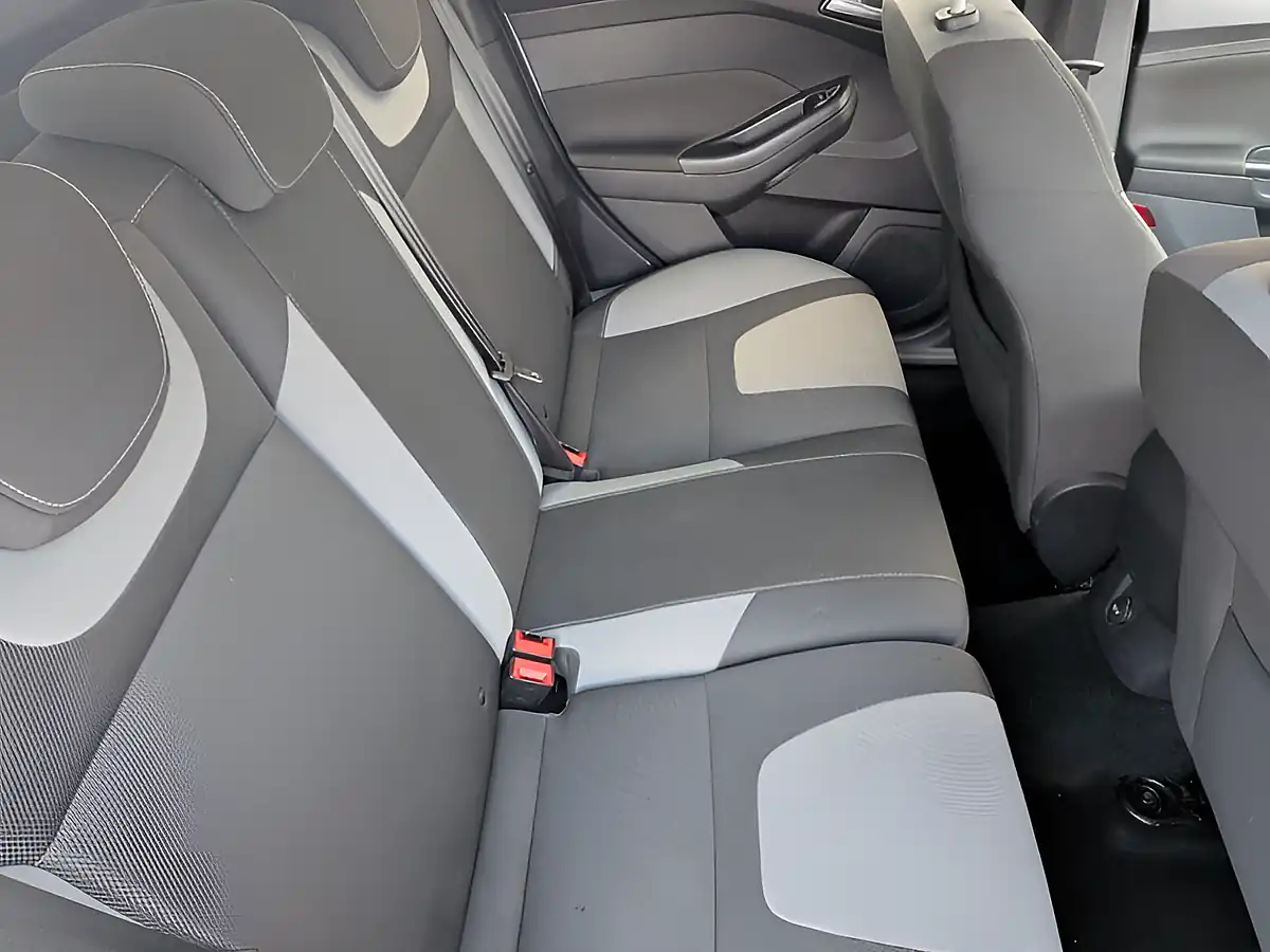Used 2012 Ford Focus Zetec S White - Interior and Exterior details 18