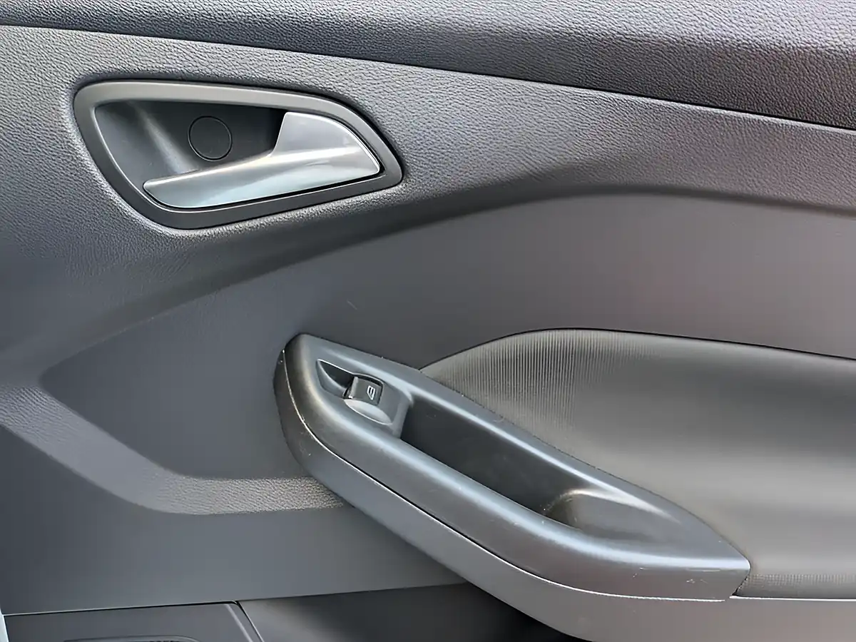 Used 2012 Ford Focus Zetec S White - Interior and Exterior details 19