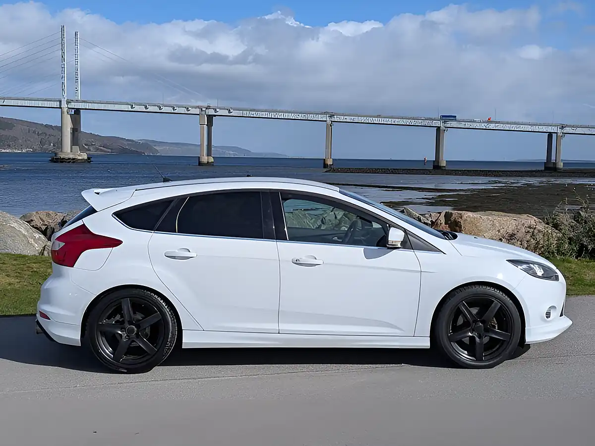 Used 2012 Ford Focus Zetec S White - Interior and Exterior details 4