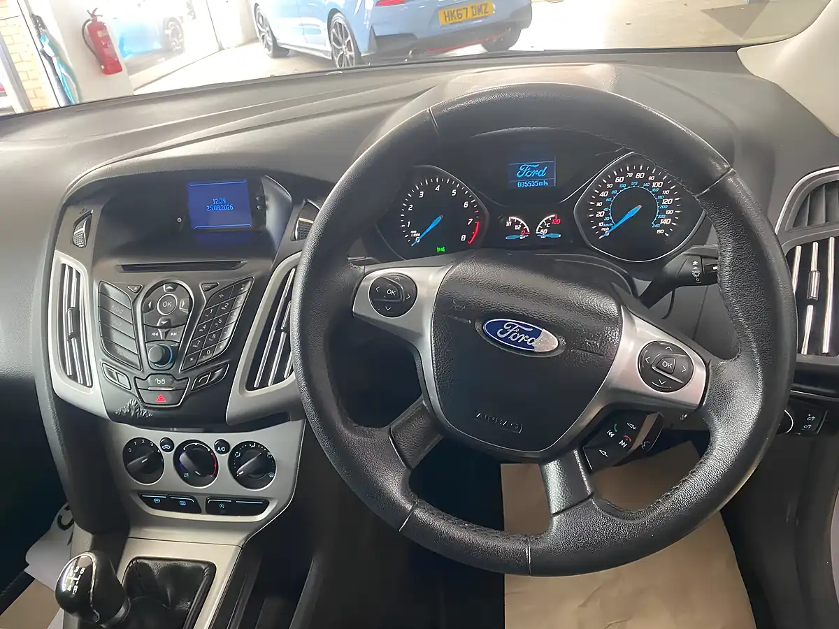 Used 2012 Ford Focus Zetec Silver - Interior and Exterior details 10