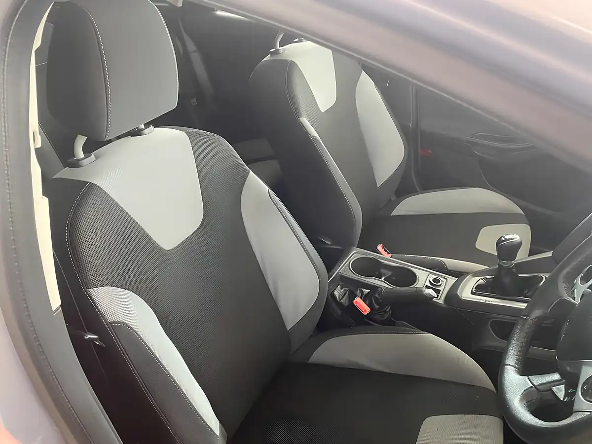 Used 2012 Ford Focus Zetec Silver - Interior and Exterior details 11