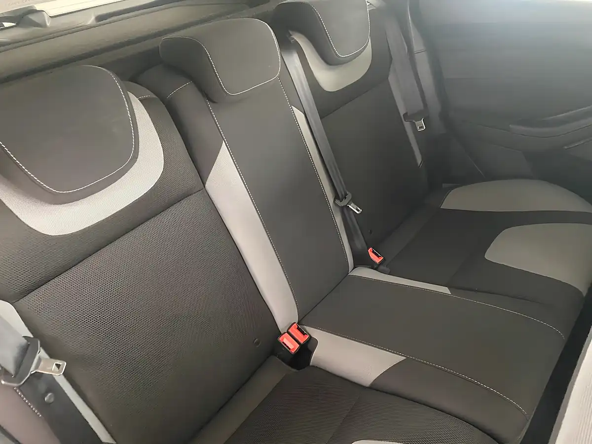 Used 2012 Ford Focus Zetec Silver - Interior and Exterior details 12