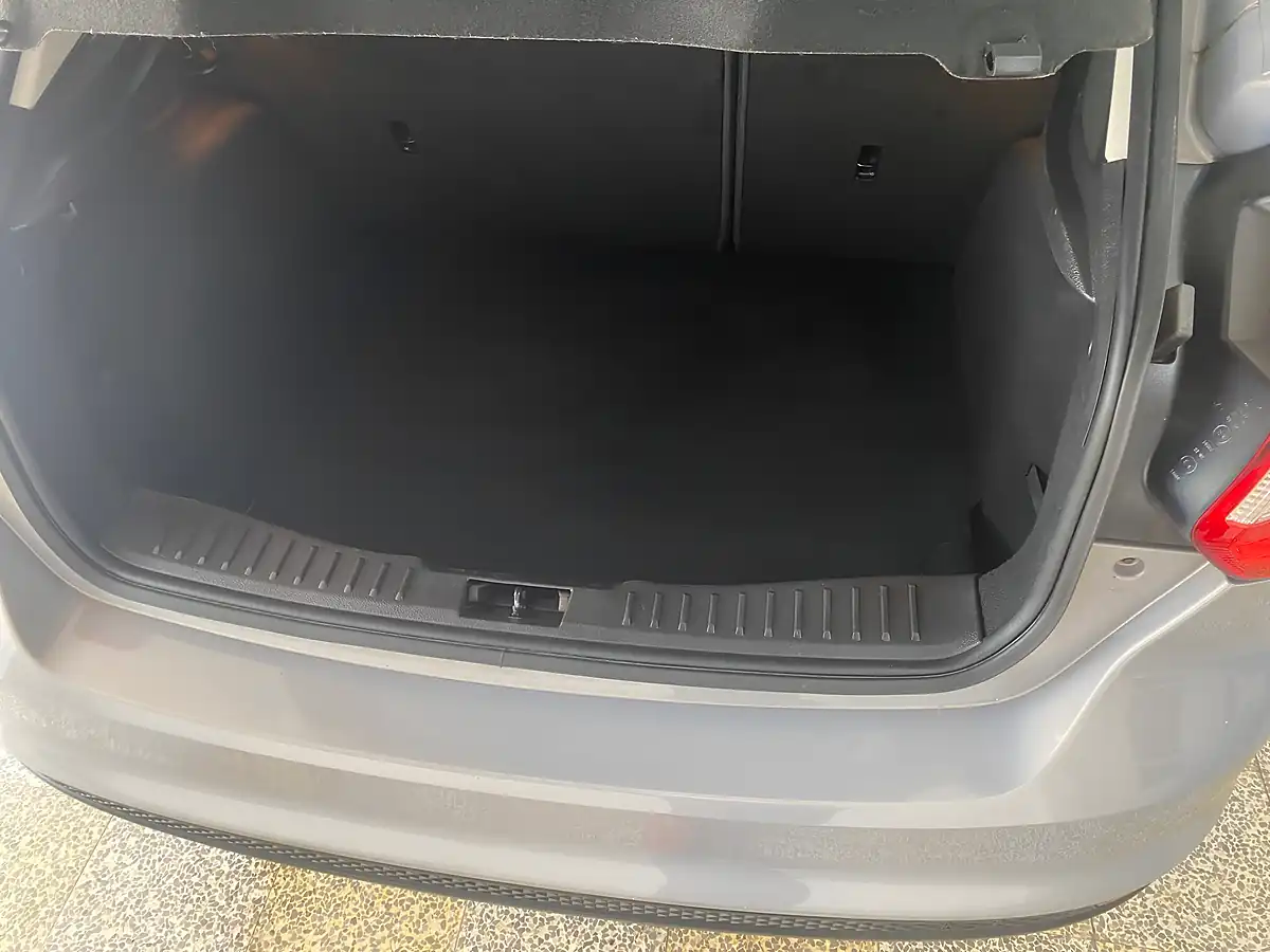 Used 2012 Ford Focus Zetec Silver - Interior and Exterior details 13