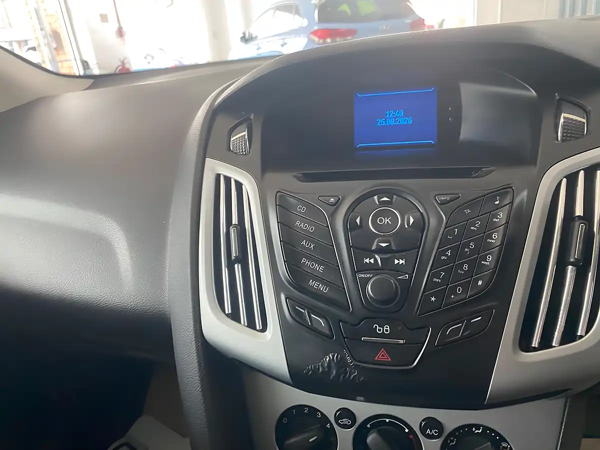 Used 2012 Ford Focus Zetec Silver - Interior and Exterior details 14
