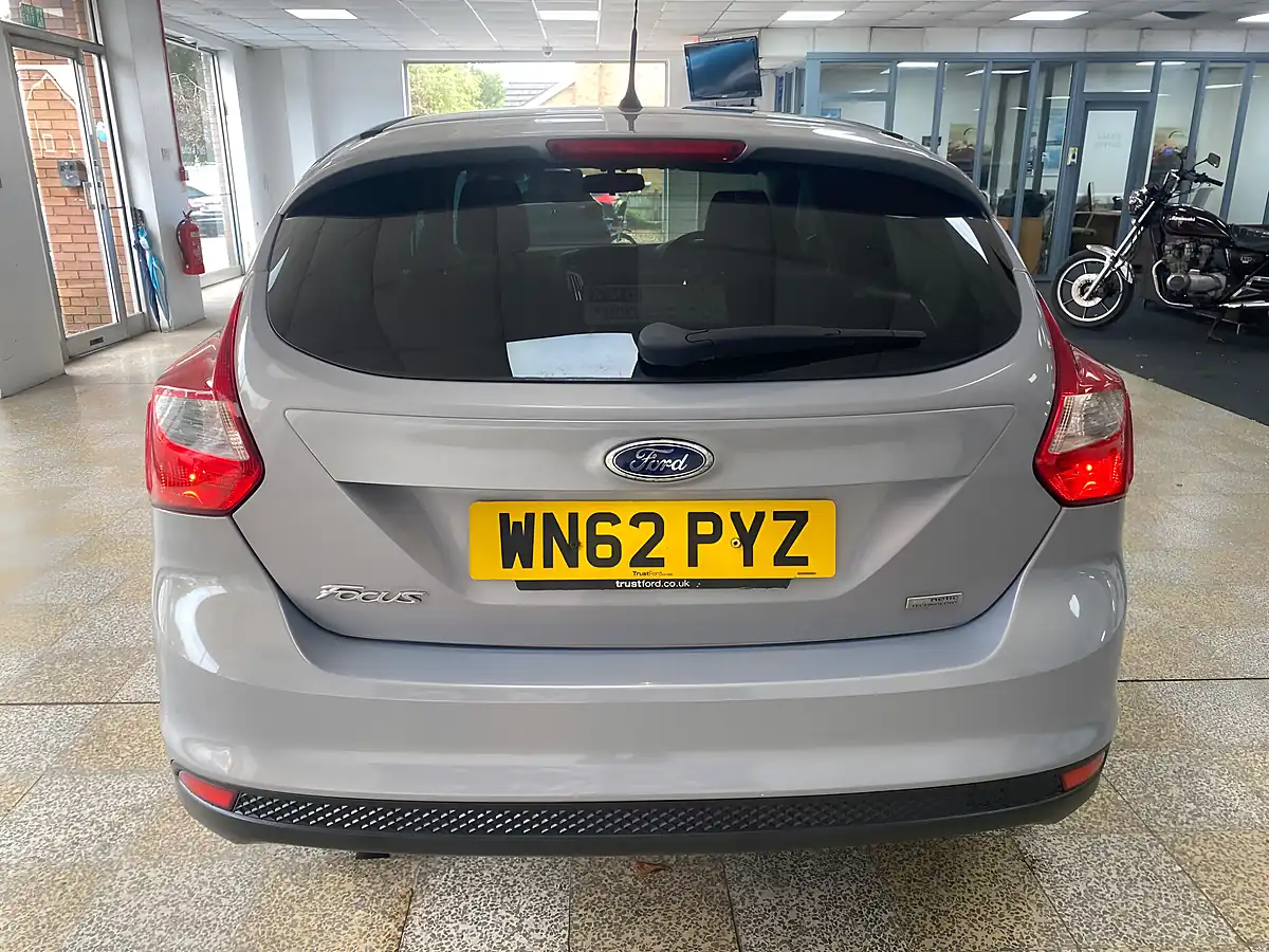 Used 2012 Ford Focus Zetec Silver - Interior and Exterior details 6